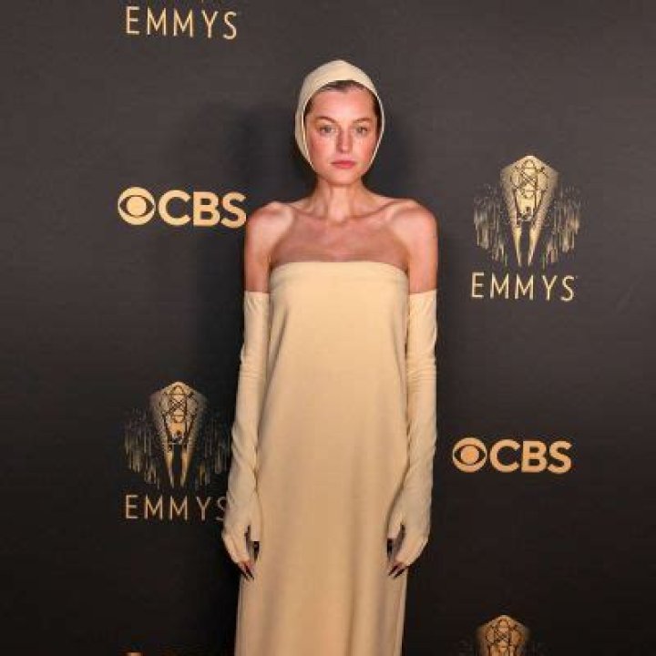 Health Update | Does Emma Corrin Have An Eating Disorder After Her Weight Loss