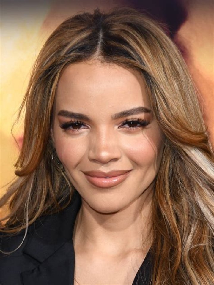 Leslie Grace